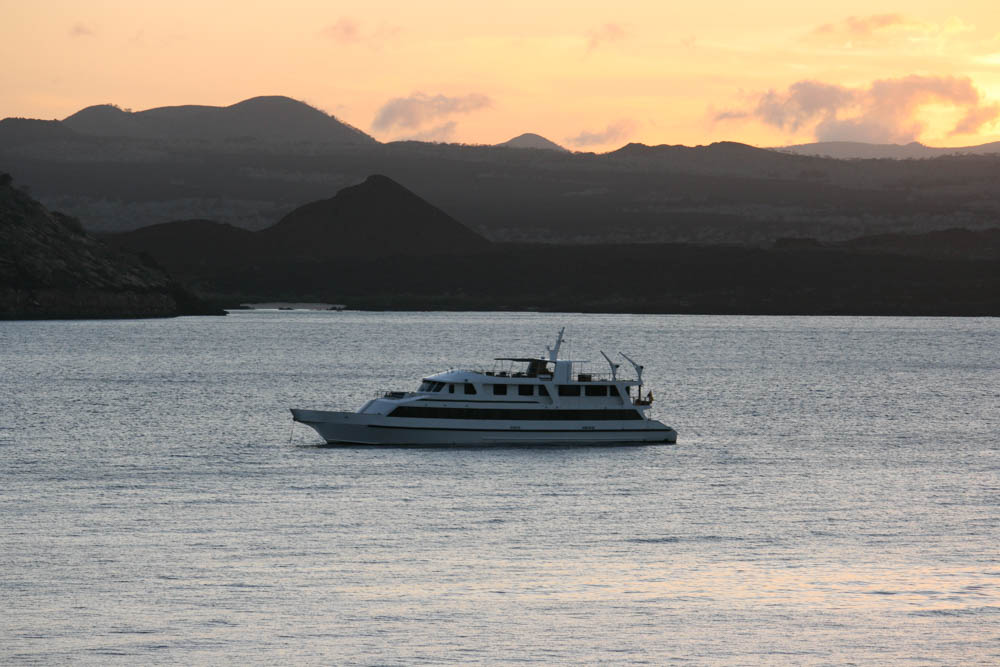 galapagos private yacht charter ecuador south america